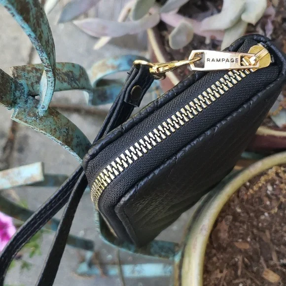 RAMPAGE WRISTLET Chevron design NWOT UNISEX - Picture 3 of 10